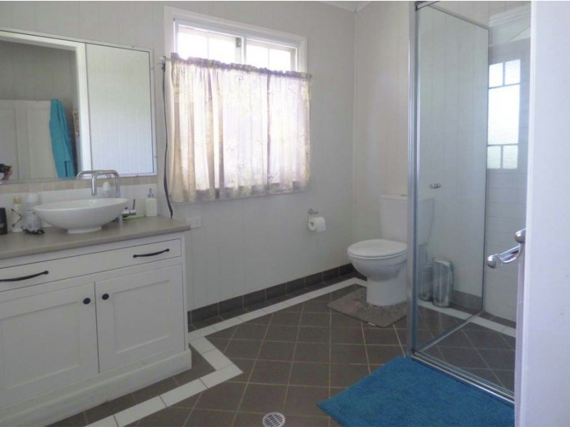 18 Sharp street, Crows Nest QLD 4355