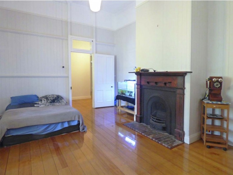 18 Sharp street, Crows Nest QLD 4355