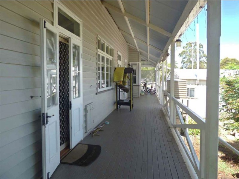 18 Sharp street, Crows Nest QLD 4355