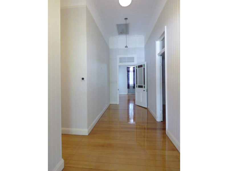 18 Sharp street, Crows Nest QLD 4355