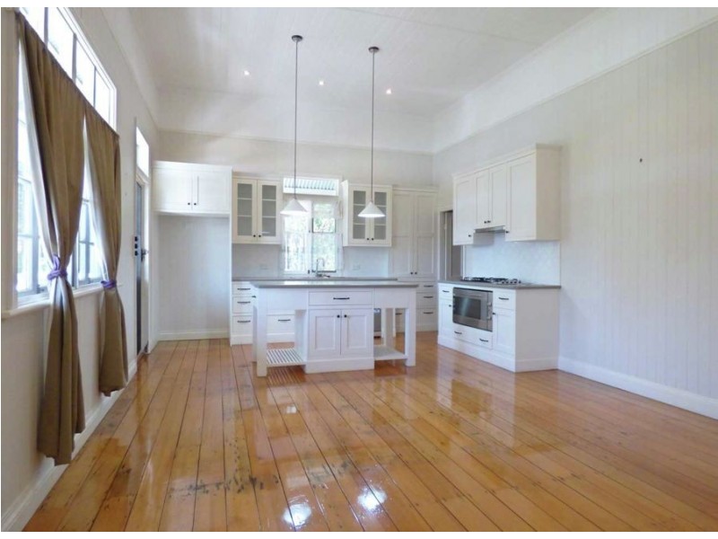 18 Sharp street, Crows Nest QLD 4355