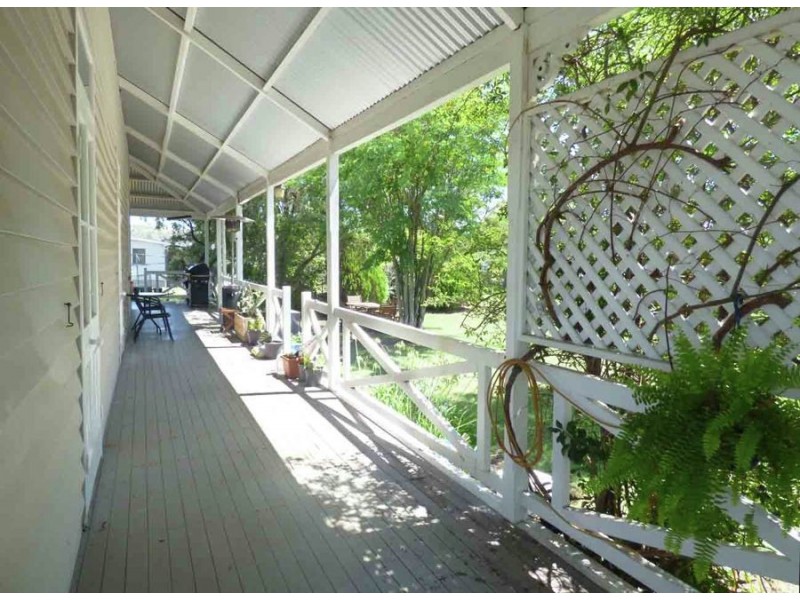 18 Sharp street, Crows Nest QLD 4355