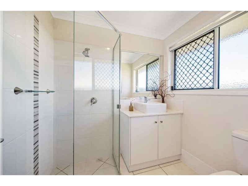 11 Cedarwood Drive, Crows Nest QLD 4355