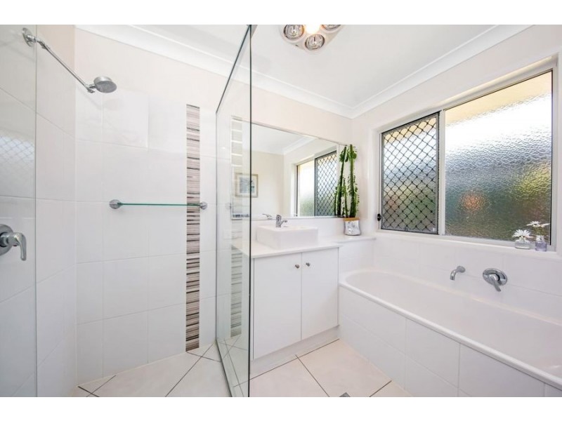 11 Cedarwood Drive, Crows Nest QLD 4355