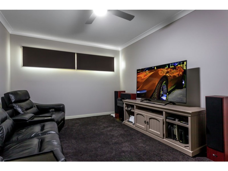 11 Sportsman Dr, Kleinton QLD 4352
