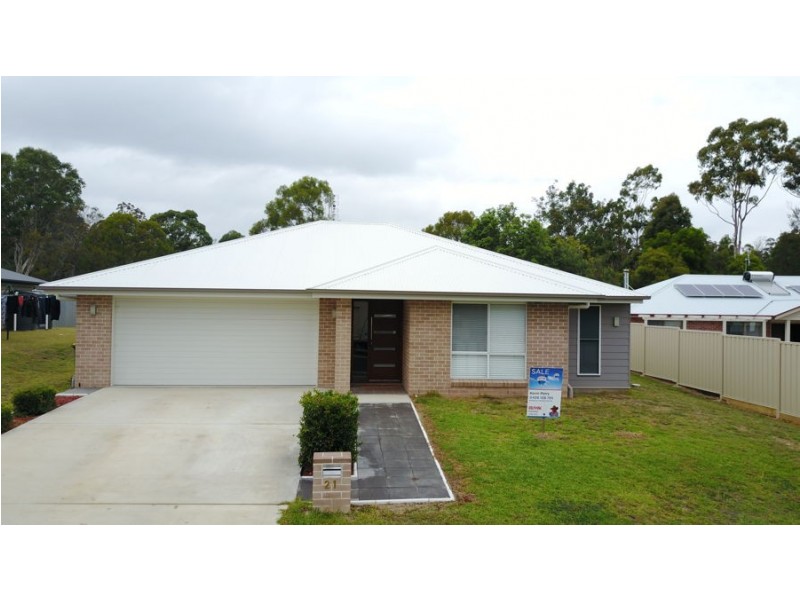 21 Samuel Ave, Crows Nest QLD 4355