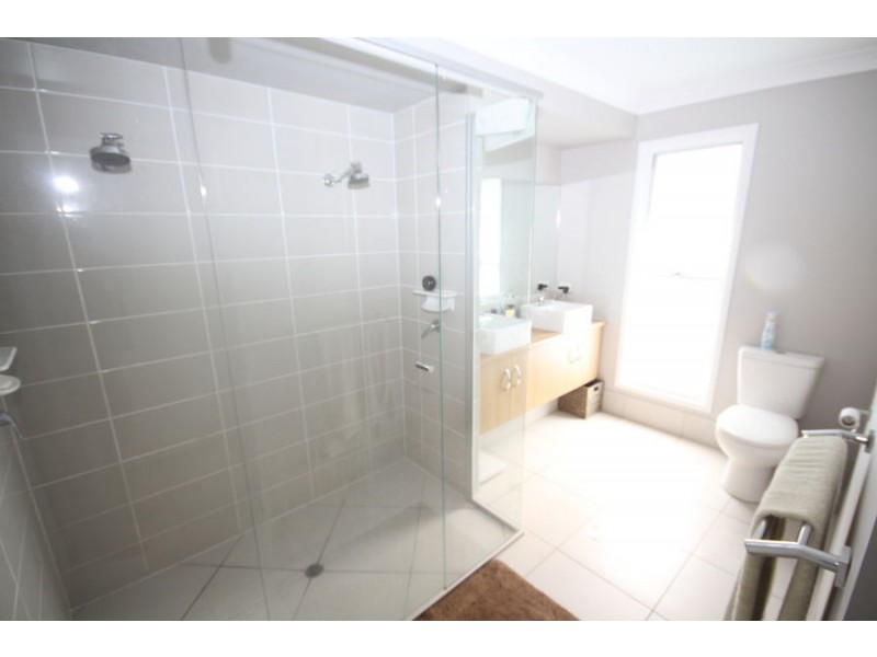 21 Samuel Ave, Crows Nest QLD 4355