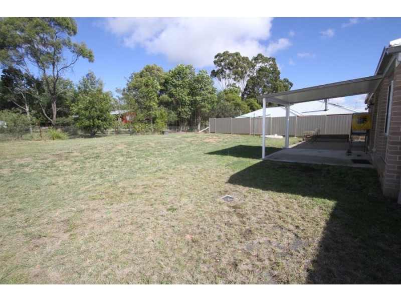 21 Samuel Ave, Crows Nest QLD 4355