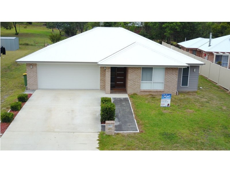 21 Samuel Ave, Crows Nest QLD 4355