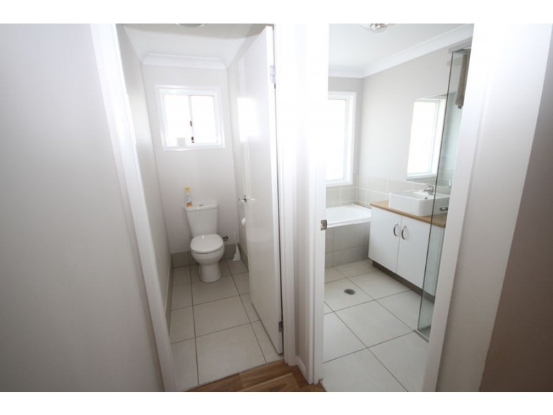 21 Samuel Ave, Crows Nest QLD 4355