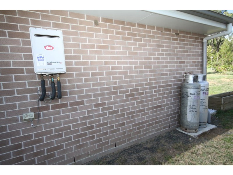 21 Samuel Ave, Crows Nest QLD 4355