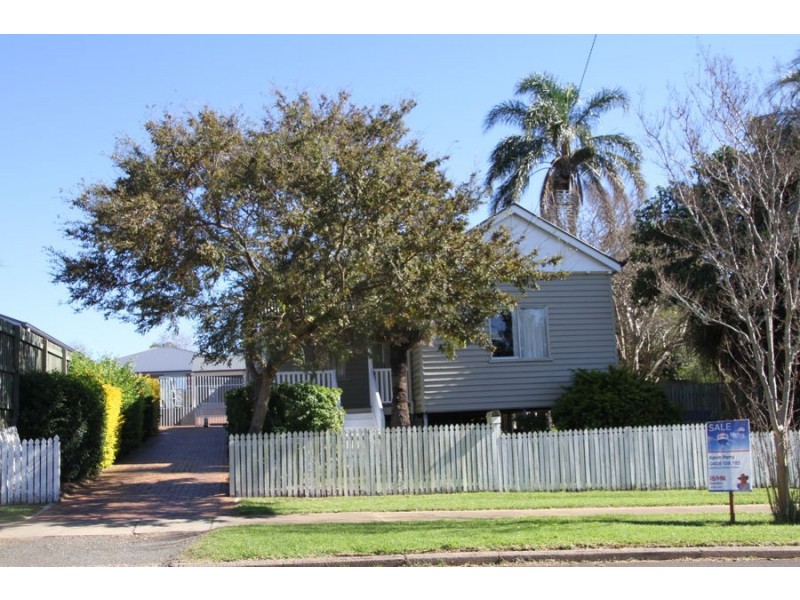9 Hillside St All Offers Considered, Newtown QLD 4350