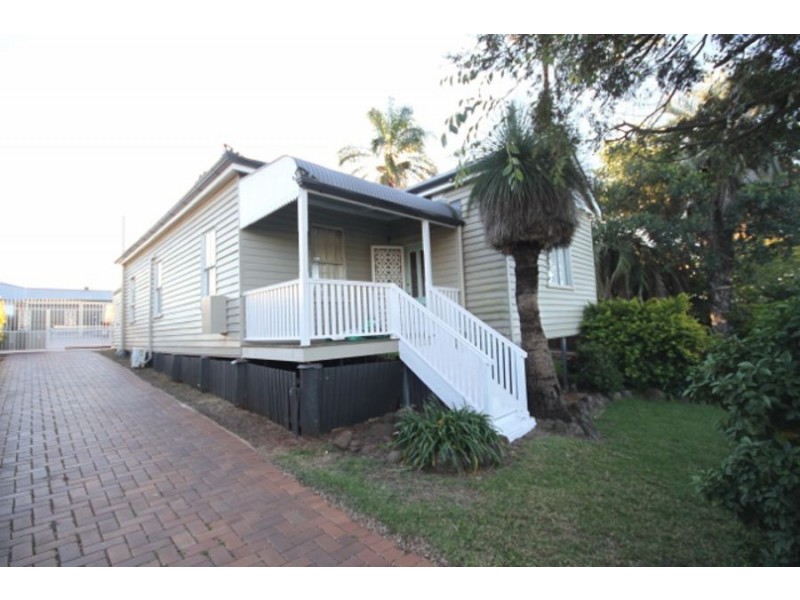 9 Hillside St All Offers Considered, Newtown QLD 4350