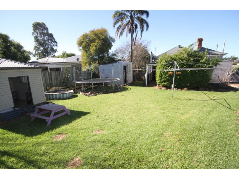 9 Hillside St All Offers Considered, Newtown QLD 4350