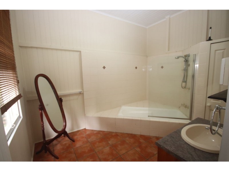 9 Hillside St All Offers Considered, Newtown QLD 4350