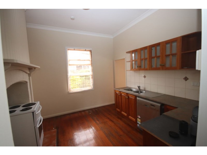 9 Hillside St All Offers Considered, Newtown QLD 4350