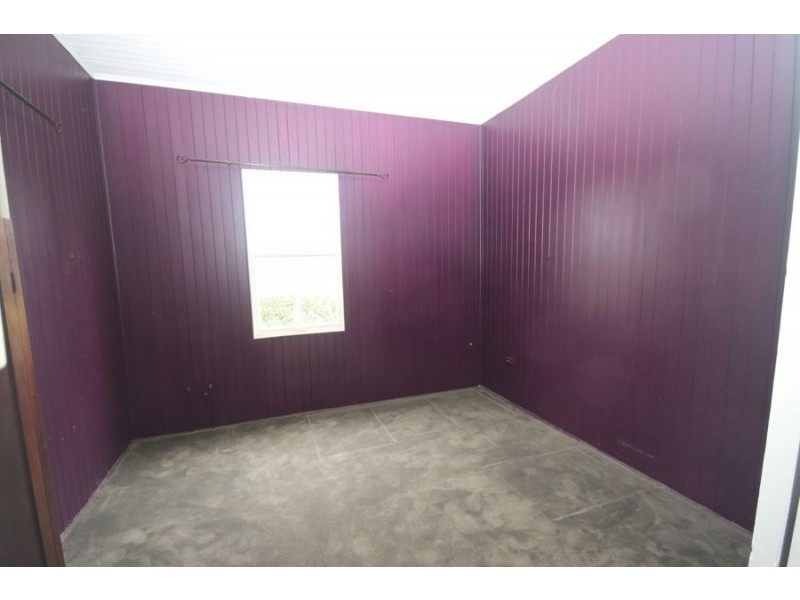 9 Hillside St All Offers Considered, Newtown QLD 4350
