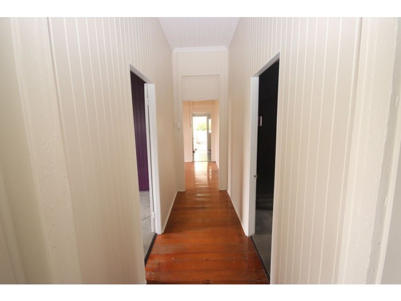 9 Hillside St All Offers Considered, Newtown QLD 4350