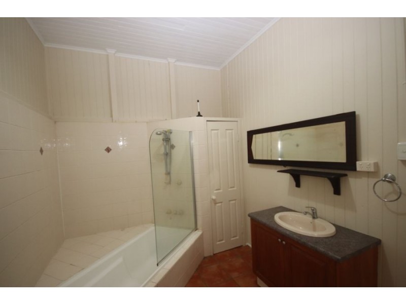 9 Hillside St All Offers Considered, Newtown QLD 4350