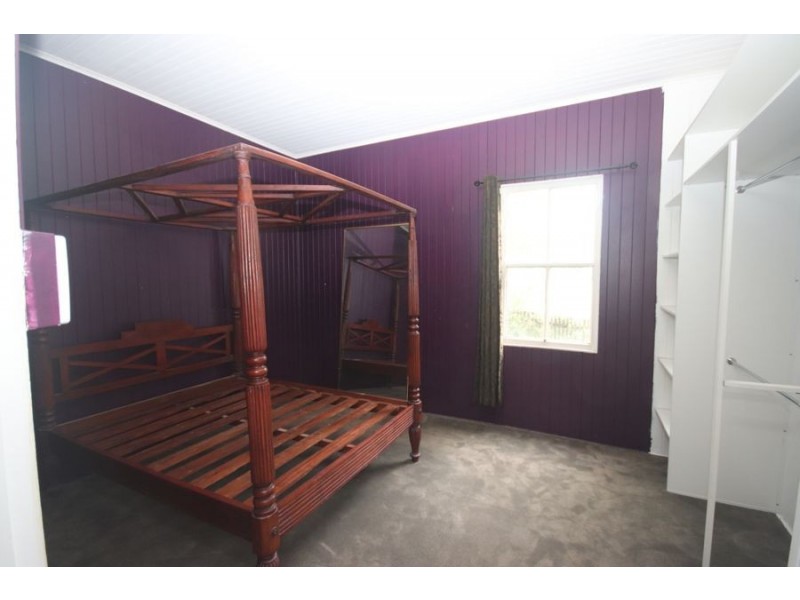 9 Hillside St All Offers Considered, Newtown QLD 4350