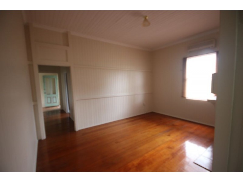 9 Hillside St All Offers Considered, Newtown QLD 4350