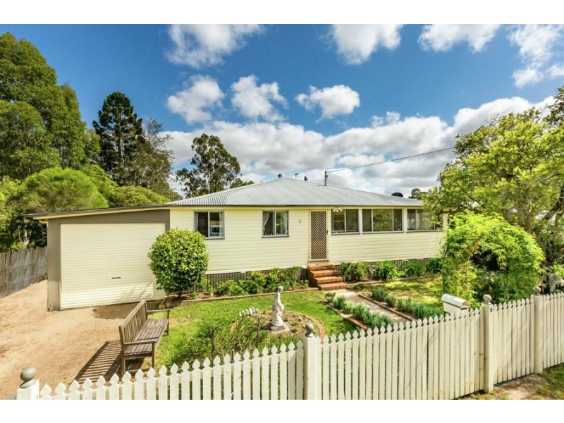 2 Short St, Crows Nest QLD 4355