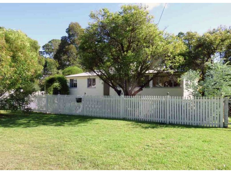2 Short St, Crows Nest QLD 4355