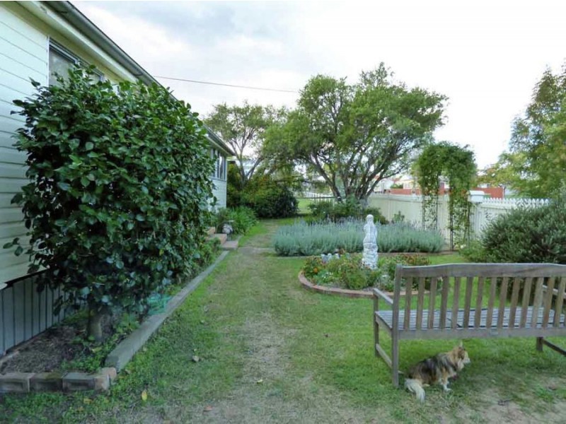 2 Short St, Crows Nest QLD 4355