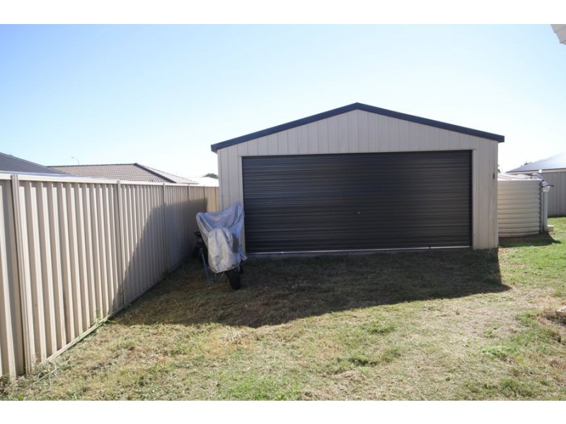 4 Debbie Crt, Oakey QLD 4401