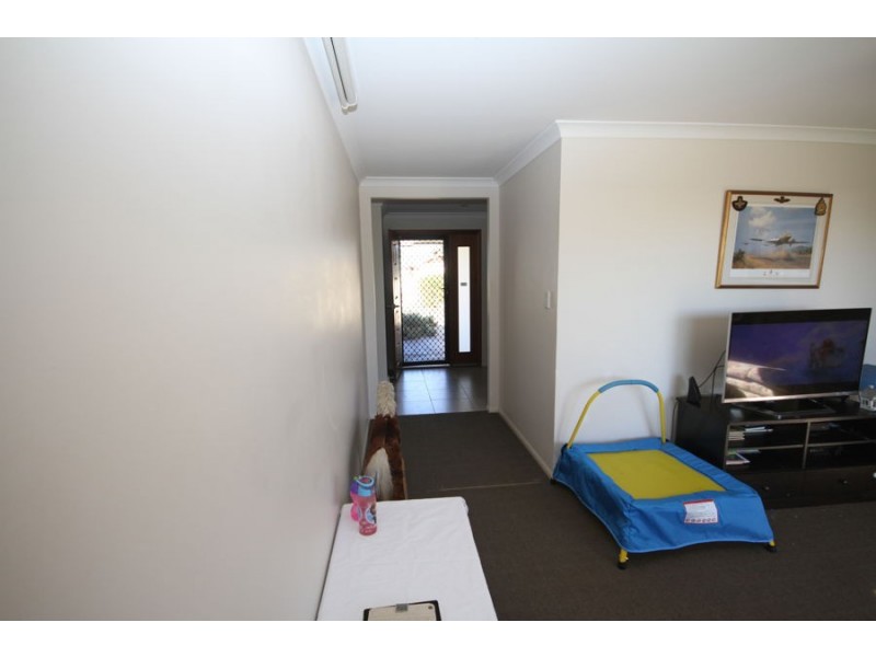 4 Debbie Crt, Oakey QLD 4401