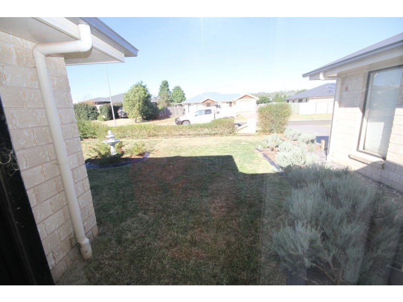 4 Debbie Crt, Oakey QLD 4401