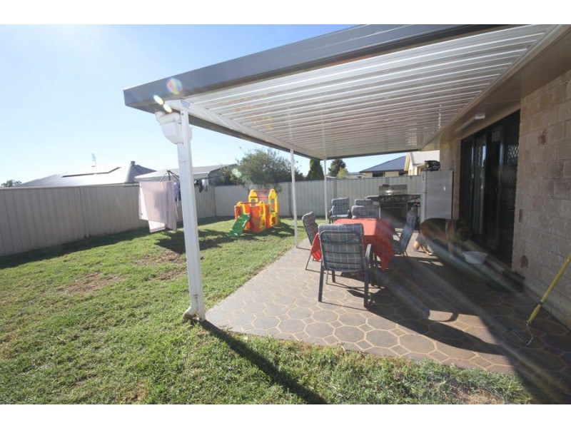 4 Debbie Crt, Oakey QLD 4401