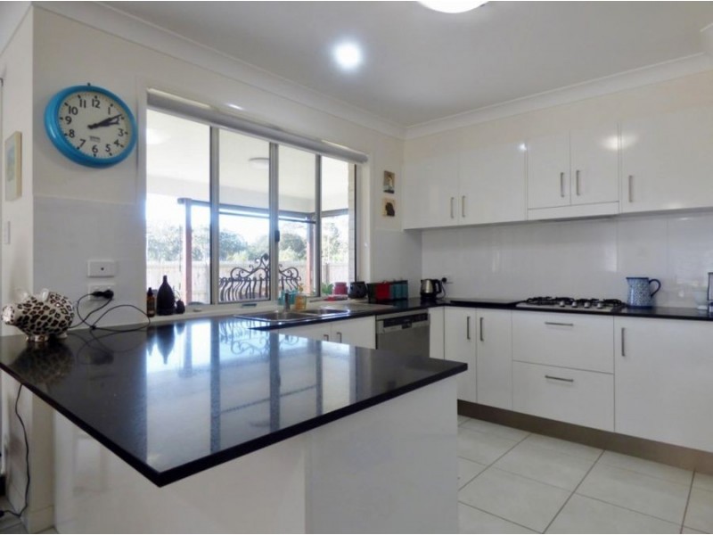 76 Naomi Drive, Crows Nest QLD 4355