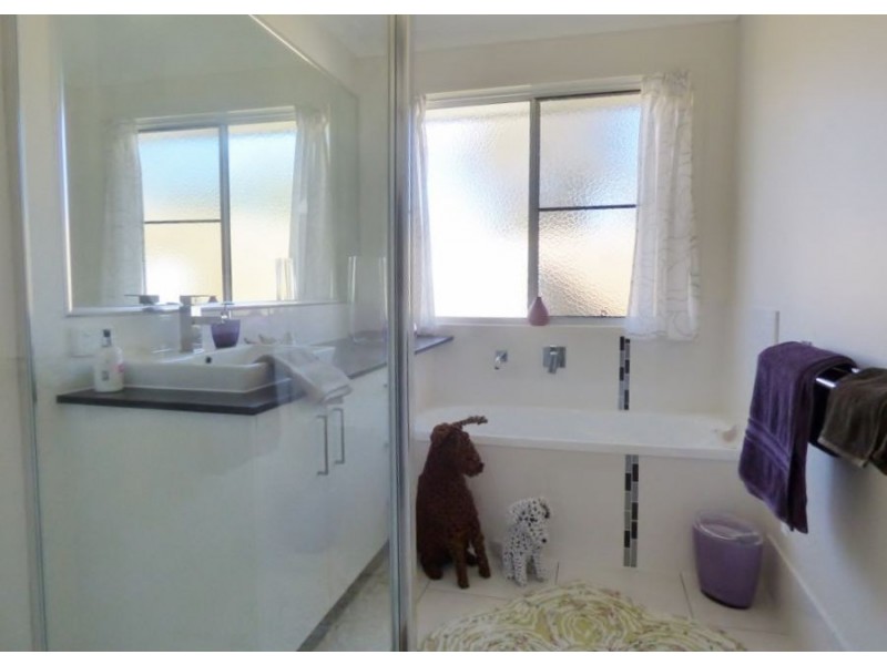 76 Naomi Drive, Crows Nest QLD 4355