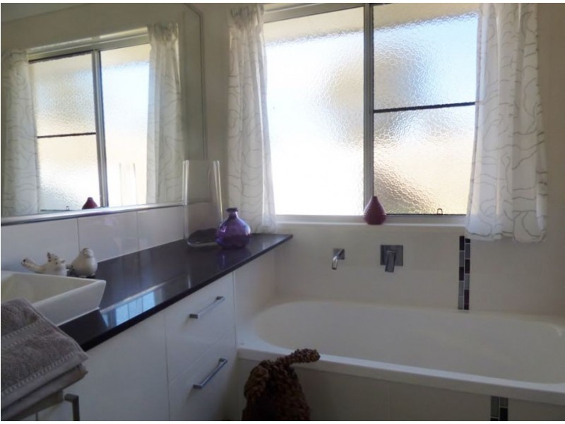 76 Naomi Drive, Crows Nest QLD 4355