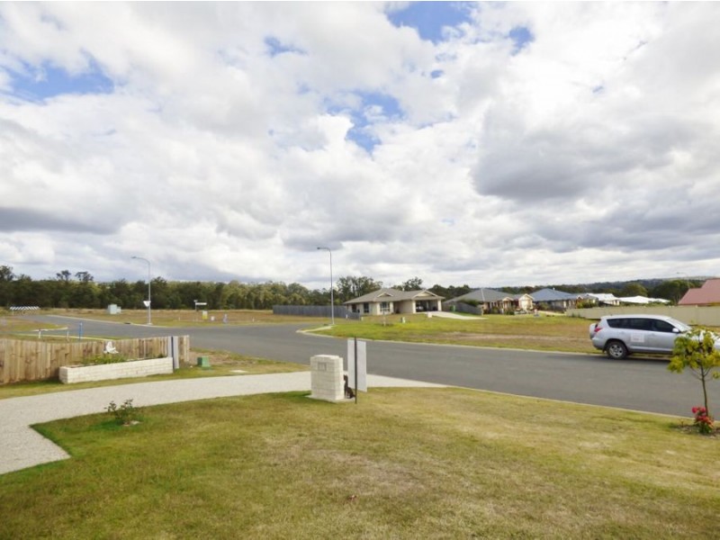 76 Naomi Drive, Crows Nest QLD 4355