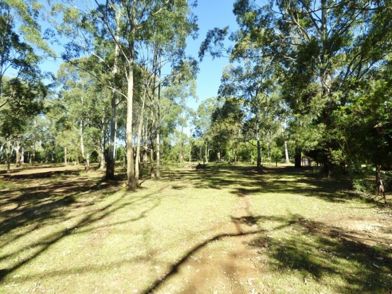 133 Brennan rd, Hampton QLD 4352