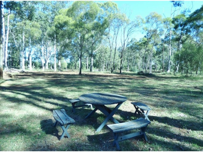 133 Brennan rd, Hampton QLD 4352