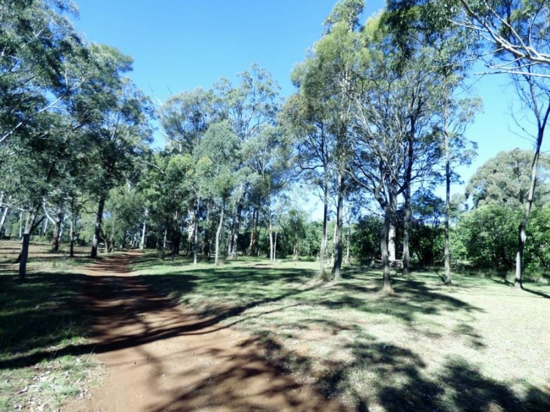 133 Brennan rd, Hampton QLD 4352