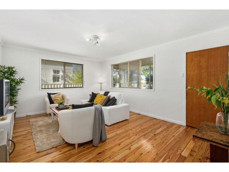 8 Nolan St, Crows Nest QLD 4355