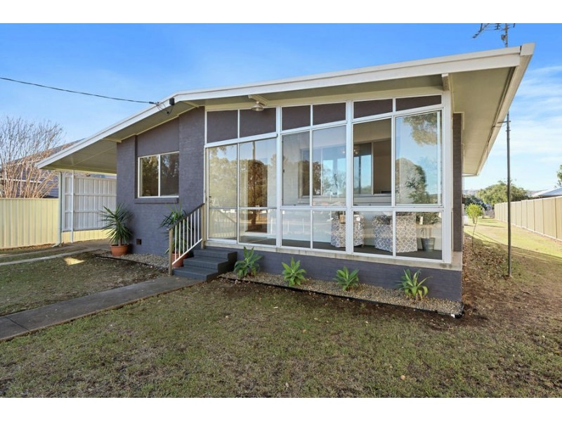 8 Nolan St, Crows Nest QLD 4355