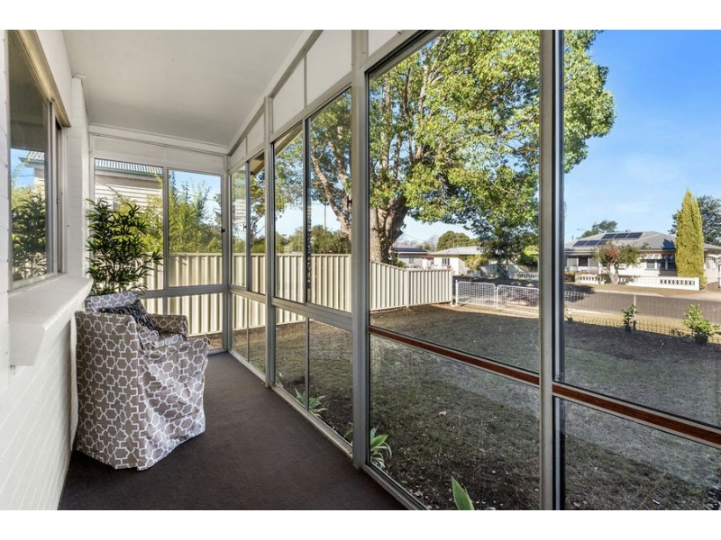 8 Nolan St, Crows Nest QLD 4355