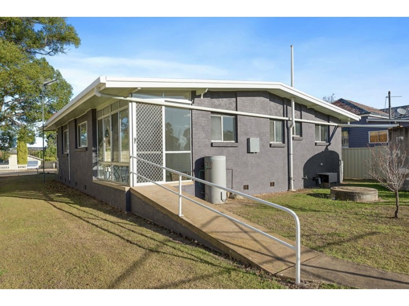 8 Nolan St, Crows Nest QLD 4355