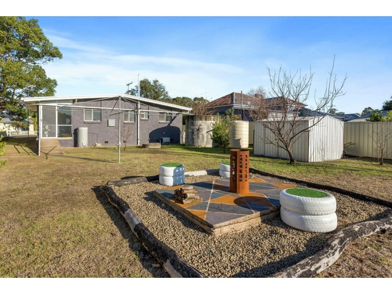8 Nolan St, Crows Nest QLD 4355
