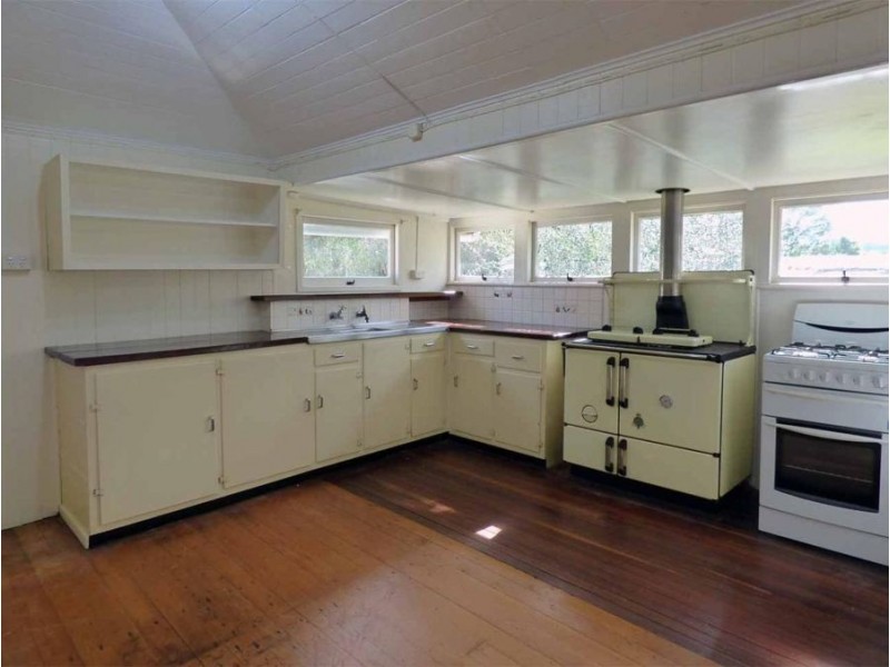 23 Esk Street, Crows Nest QLD 4355