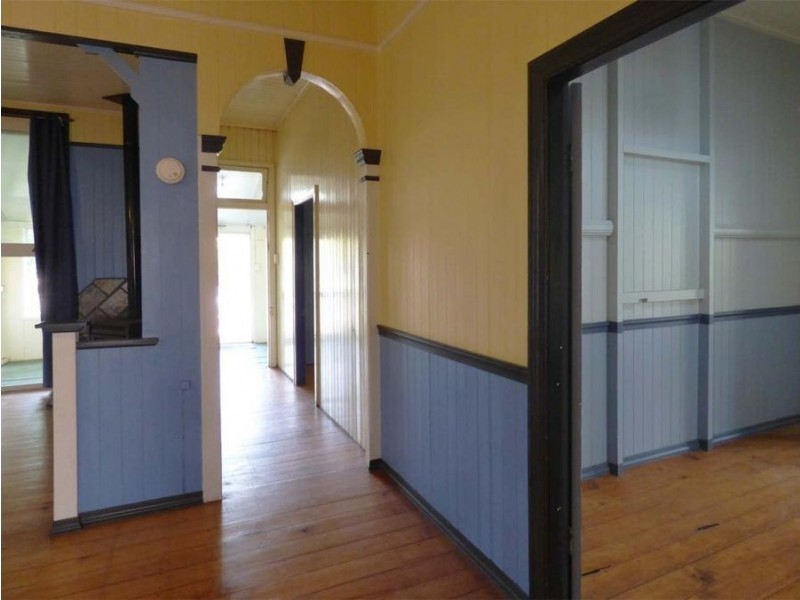 23 Esk Street, Crows Nest QLD 4355