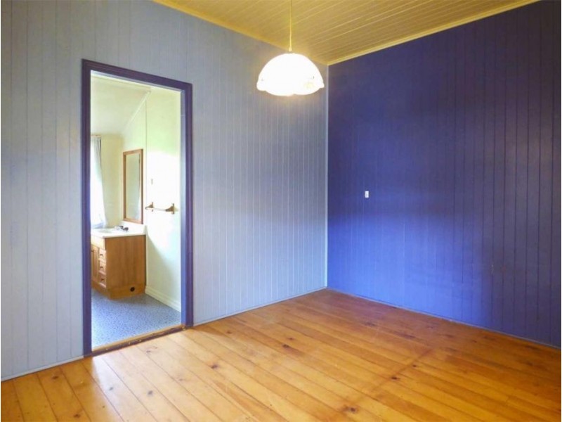 23 Esk Street, Crows Nest QLD 4355