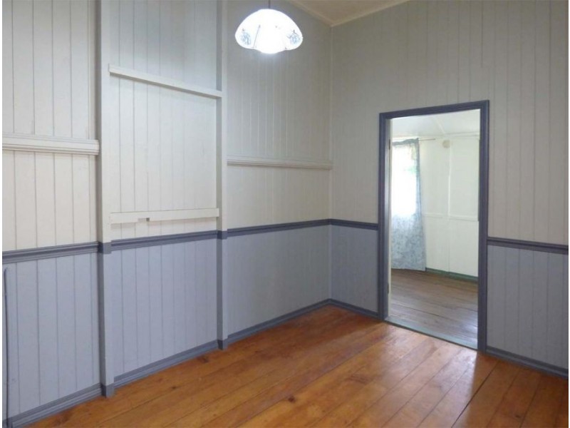 23 Esk Street, Crows Nest QLD 4355