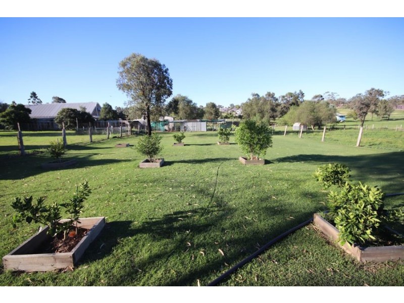 13 Edward Street, Goombungee QLD 4354