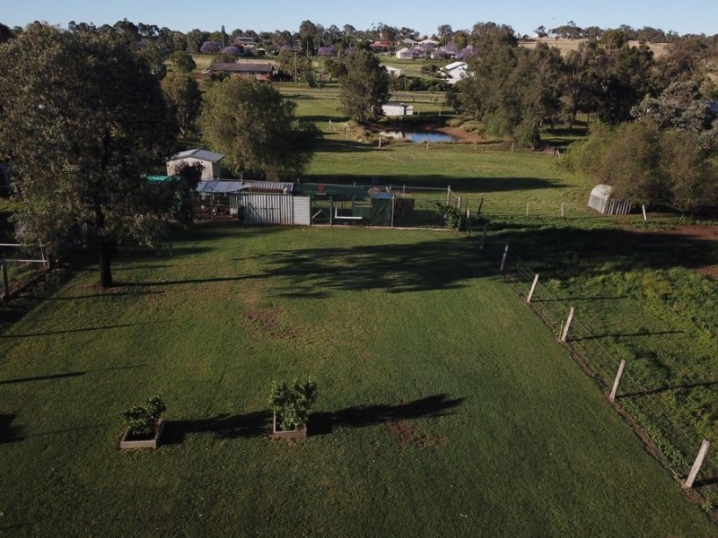 13 Edward Street, Goombungee QLD 4354